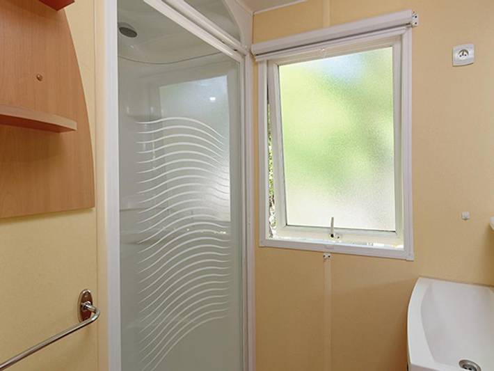 Camping pour 4 personnes, avec bassin pour enfant dans Massif central - 4