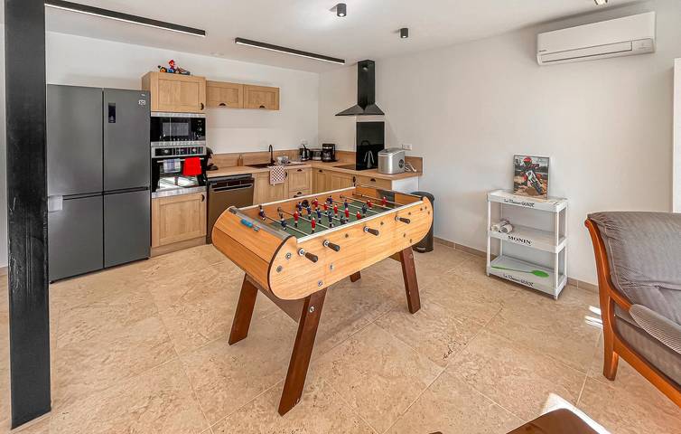 Encantador apartamento de 1 dormitorio cerca del centro de la ciudad, con aparcamiento y wifi in Diou, Allier (desambiguación)