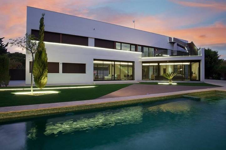 Villa for 12 people, with Balcony and Garden in Cabo Roig