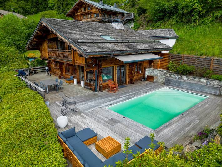 Chalet pour 6 personnes, avec terrasse ainsi que piscine et vue sur le lac à Saint-Gervais-les-Bains