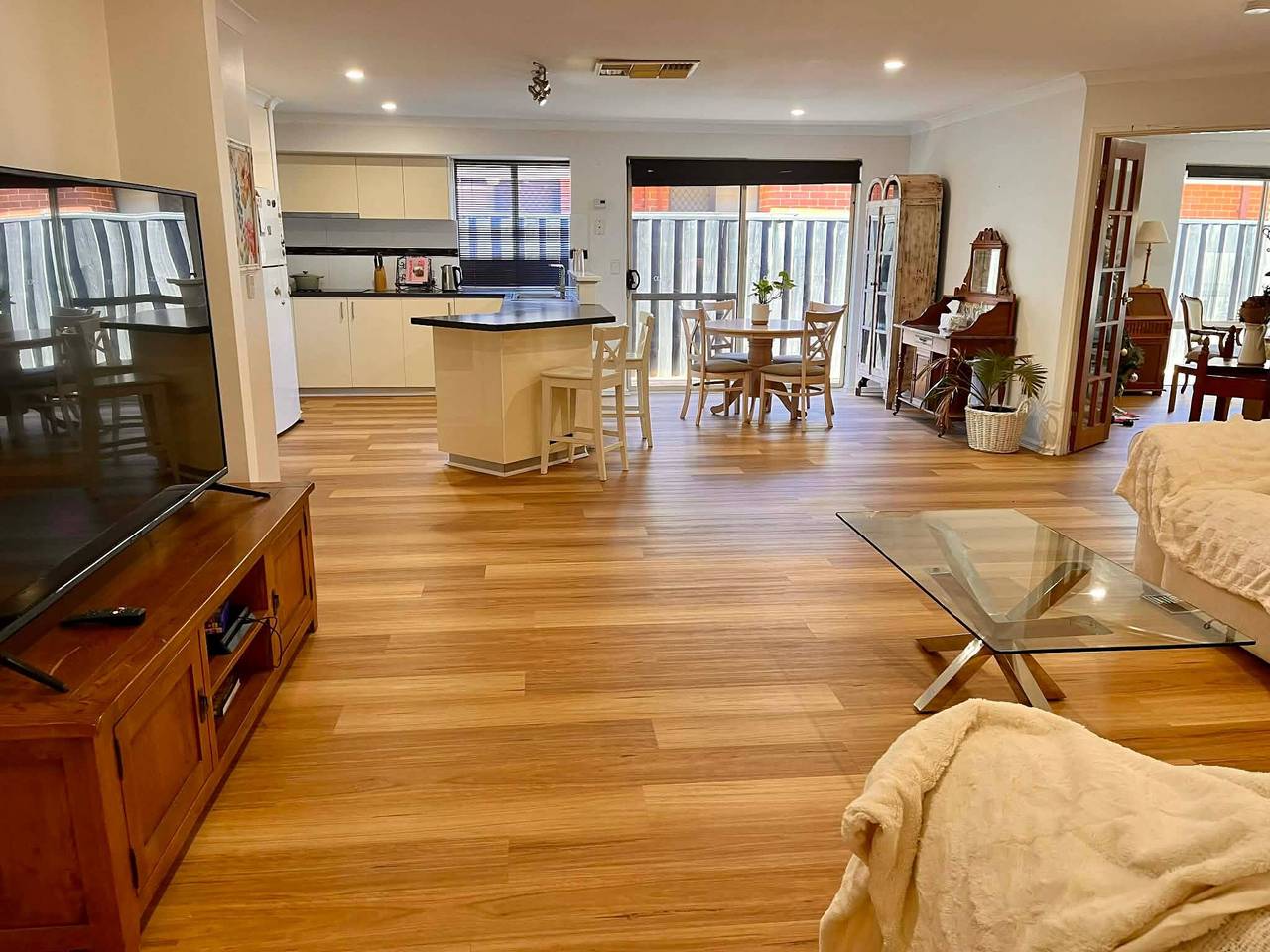 The Family Circle - close to shops, parks, train, quiet, private, great for kids in Perth, Western Australia