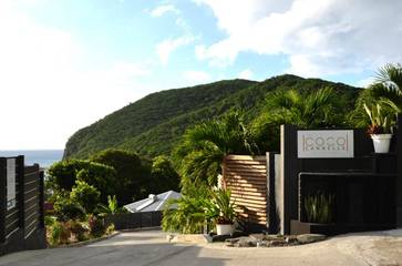 Lodge pour 4 personnes, avec piscine ainsi que vue et jardin en Guadeloupe