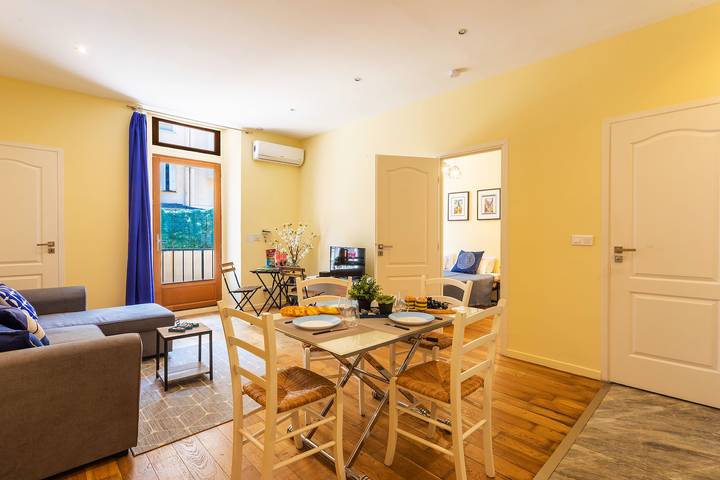 Gîte pour 4 personnes, avec balcon dans Place Massena - 2