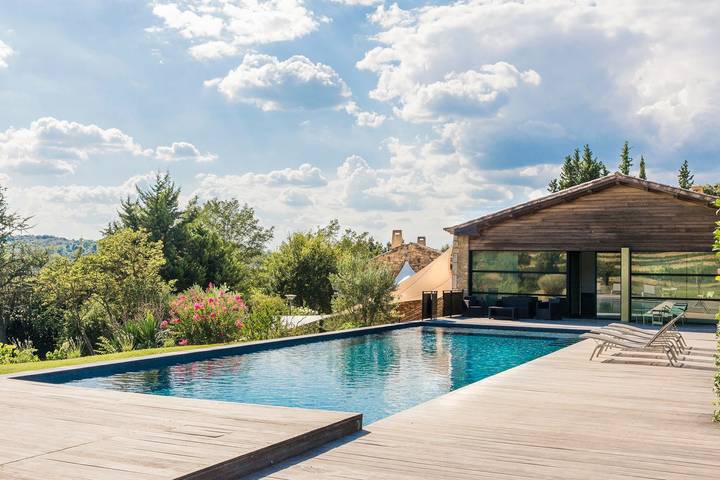 Villa pour 14 personnes, avec Jacuzzi et Terrasse ainsi que Jardin et Piscine