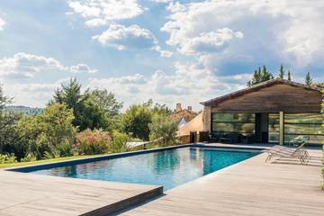 Location de vacances pour 14 personnes, avec sauna ainsi que jardin et terrasse, animaux acceptés à Laudun-l'Ardoise