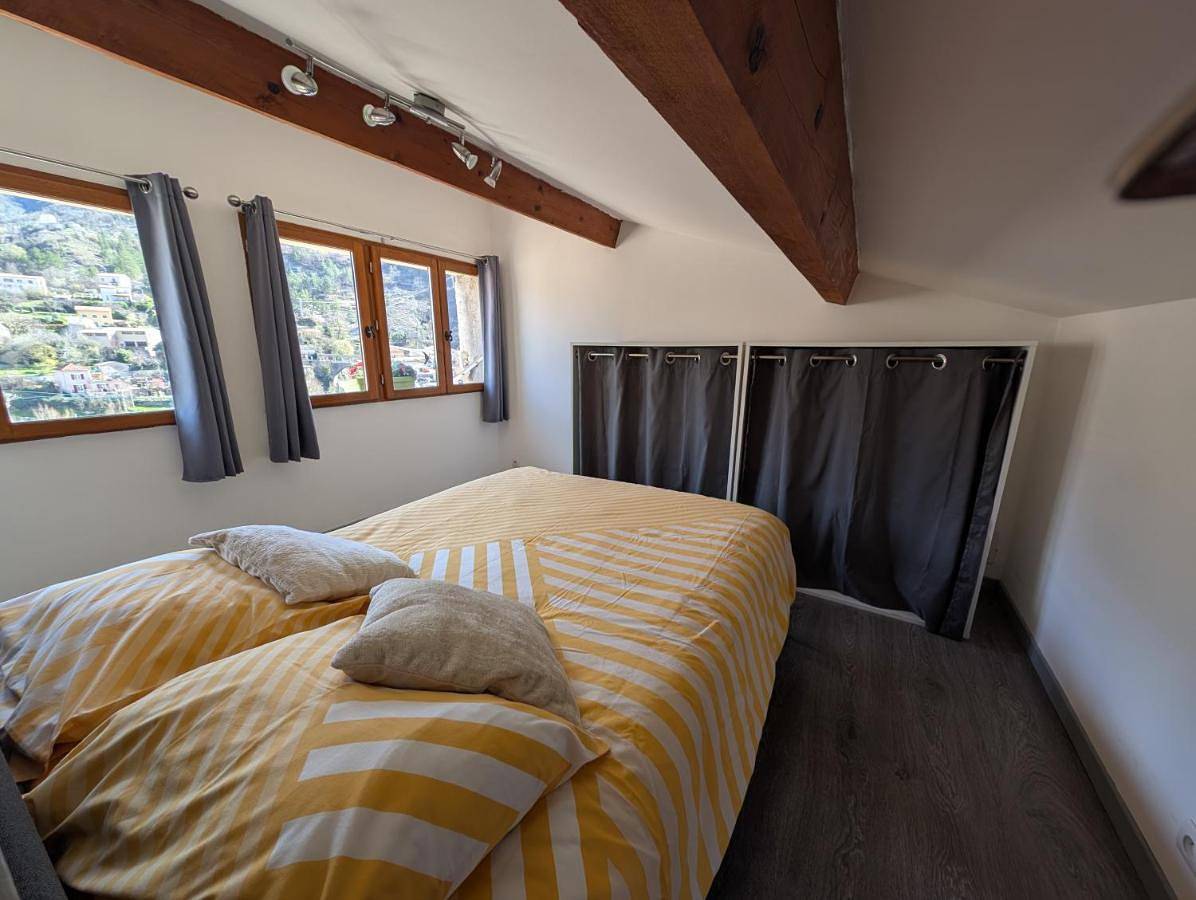 Appartement entier, One-Bedroom Apartment in Entrevaux, Région Castellane