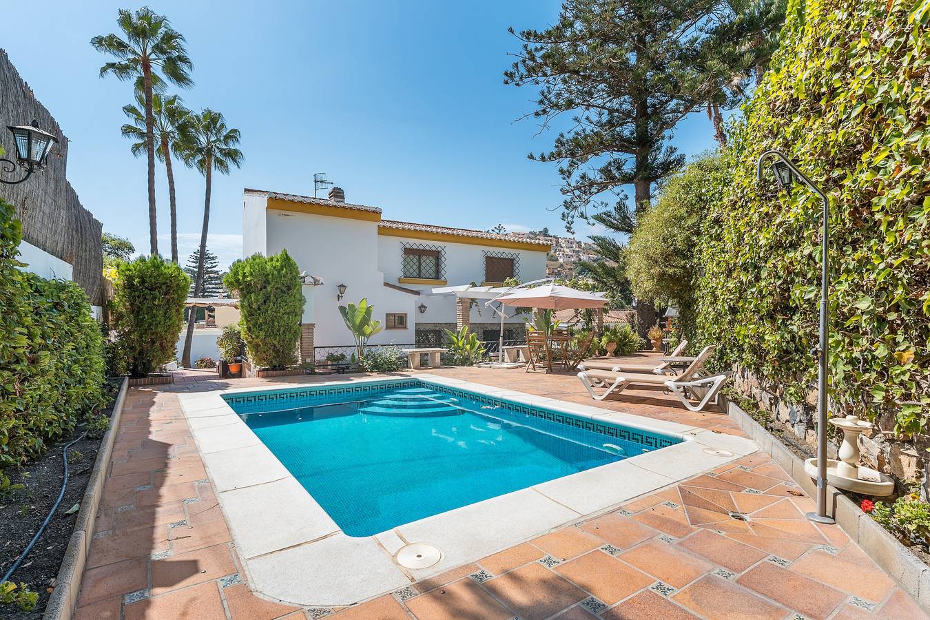 Villa 'Espectacular  En La Costa' with Private Pool, Wi-Fi and Air Conditioning in Velilla-Taramay, Almuñecar