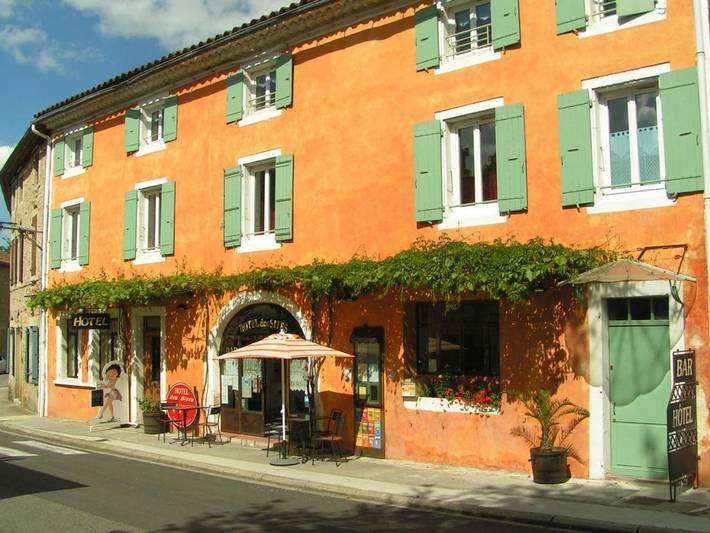 Hôtel pour 2 personnes, avec Jacuzzi et Terrasse à Salavas