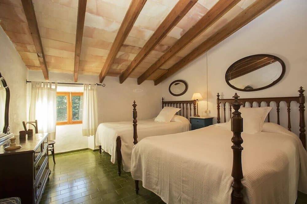 Exquisite Family Villa With Pool, Wifi, Sat Tv, and Enchanting Outdoor Garden in Puerto de Sóller, Sóller
