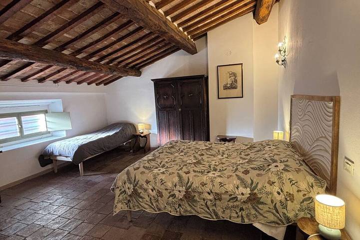 Ganze Wohnung, Charmantes Apartment direkt am Wasser am Gardasee in Maderno, Toscolano-Maderno