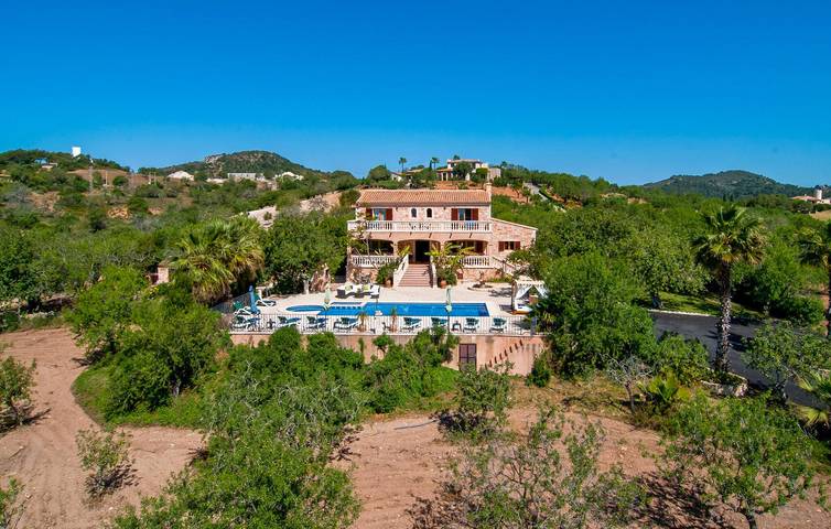 Ferienhaus für 12 Personen, mit Terrasse und Whirlpool in Santanyí