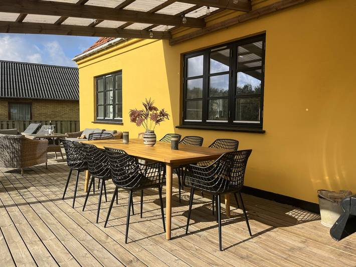 Ferieudlejning for 6 personer, med Balkon og Terrasse såvel som Have og Udsigt i Hasle