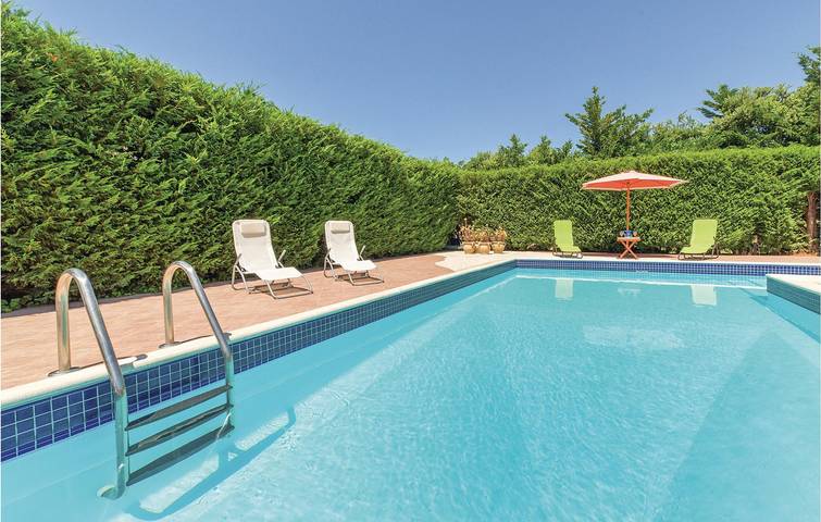 Poolside Retreat with Terrace: 400m to Beach in Contrada Fiori, Menfi