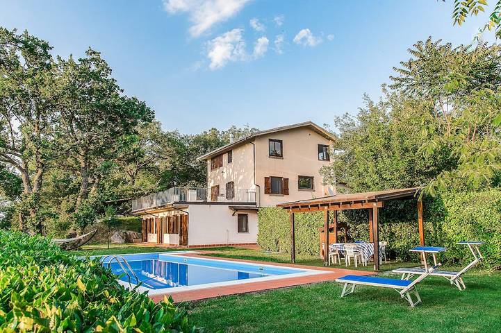 Location de vacances pour 8 personnes, avec jardin, animaux acceptés à San Valentino in Abruzzo Citeriore