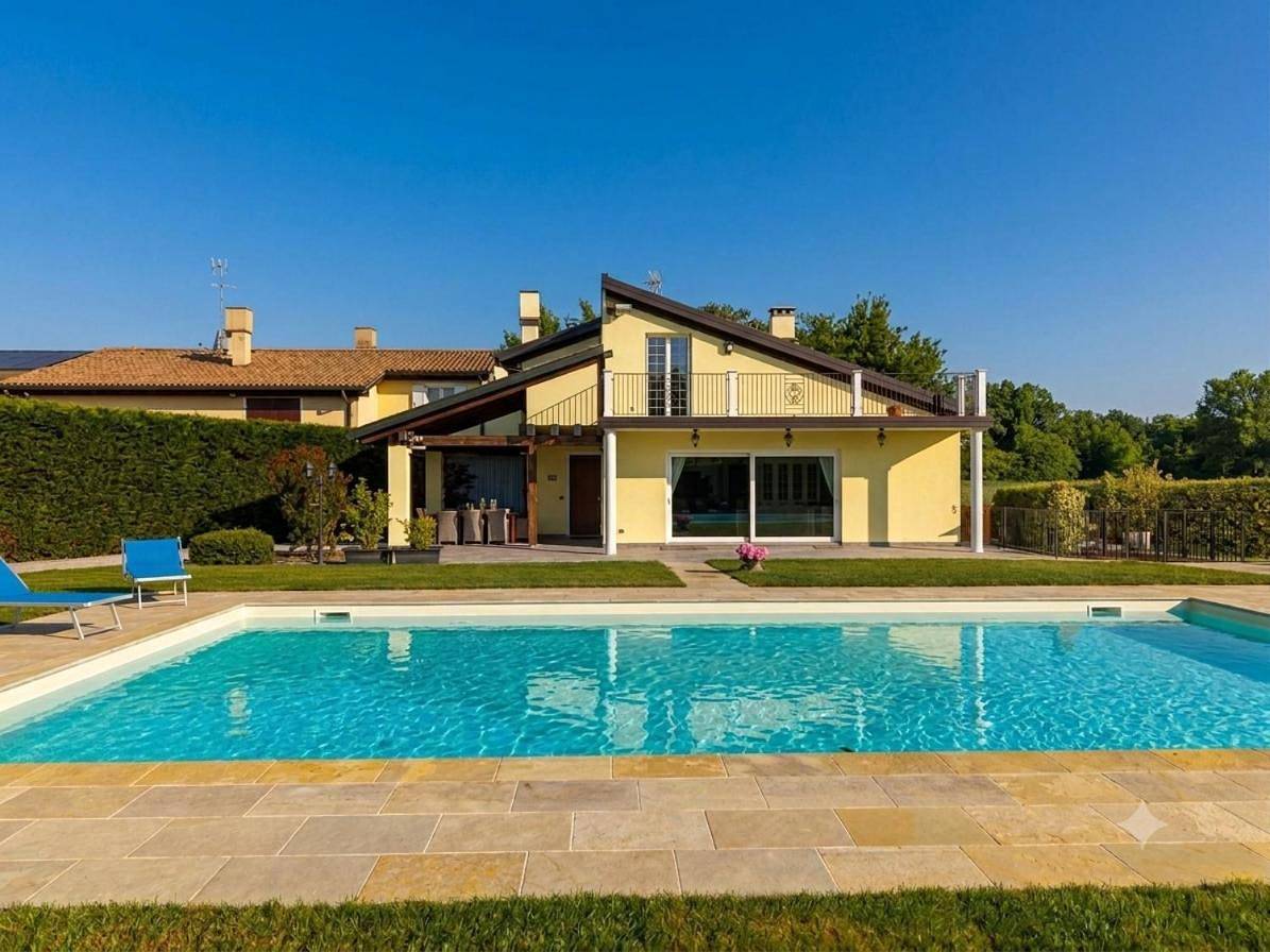 Exclusive Venice Pool Villa - Garden, Bbq & Privacy in Venecia, Provincia de Venezia