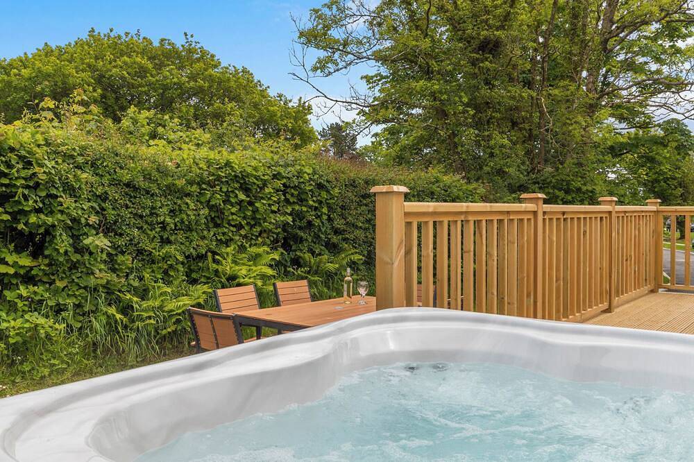Static Caravan for 6 People in Pembrokeshire, South-Wales