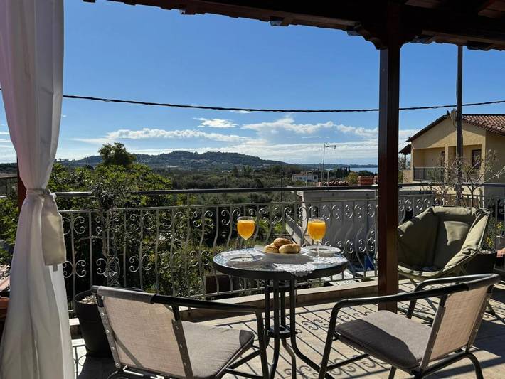 Ferienwohnung für 3 Personen, mit Ausblick und Garten in Agios Ilias