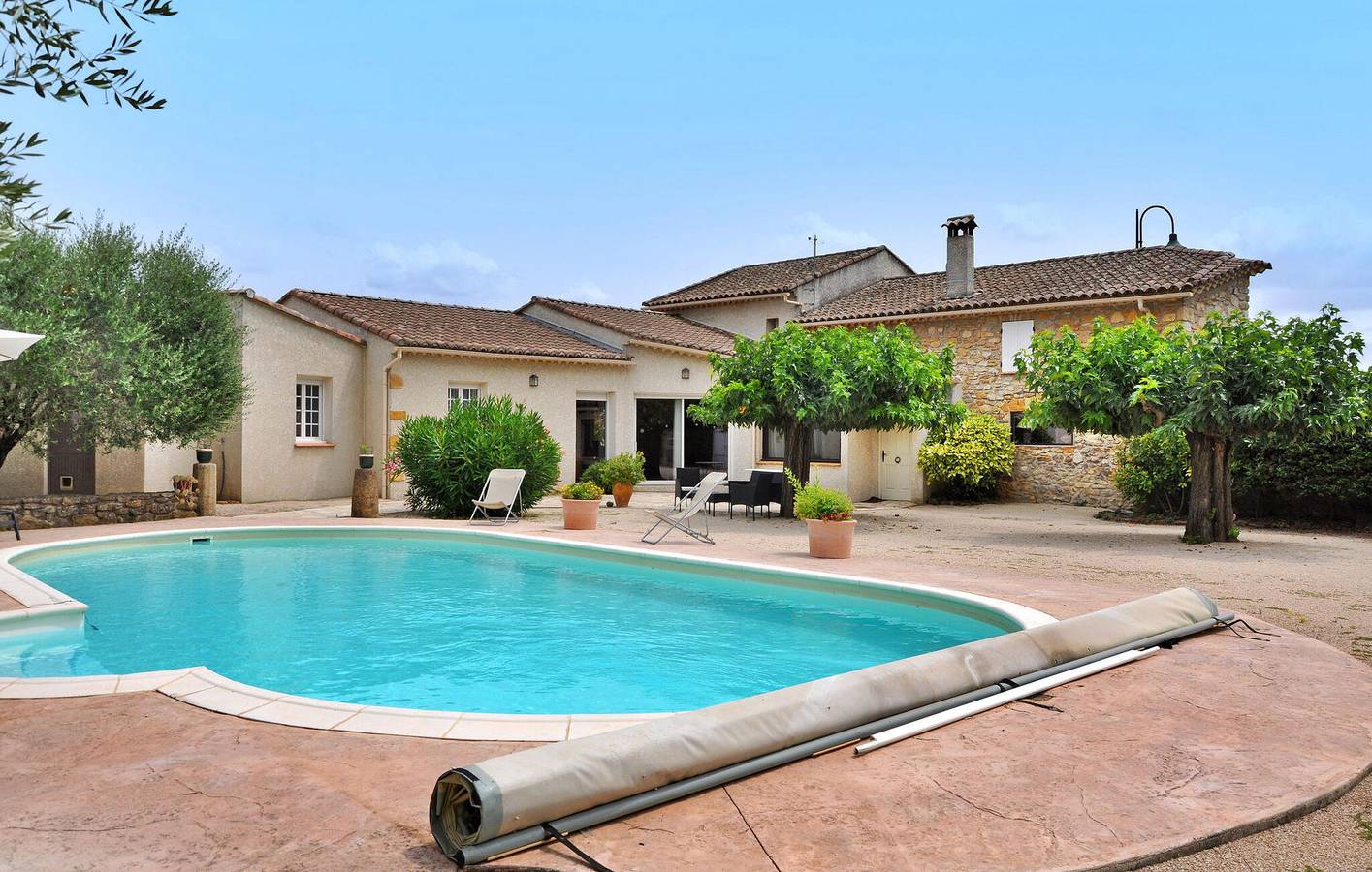 Appartement de luxe avec piscine et parking, à 300m du centre ville de Cavillargues in Cavillargues, Région de Nîmes