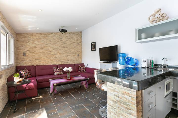 Apartamento entero, Apartamento de vacaciones 'Paraíso Radazul' con piscina compartida, terraza compartida y Wi-Fi in Radazul Bajo, El Rosario