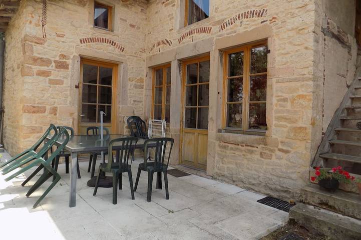 Location de vacances pour 8 personnes à Saint-Bénigne