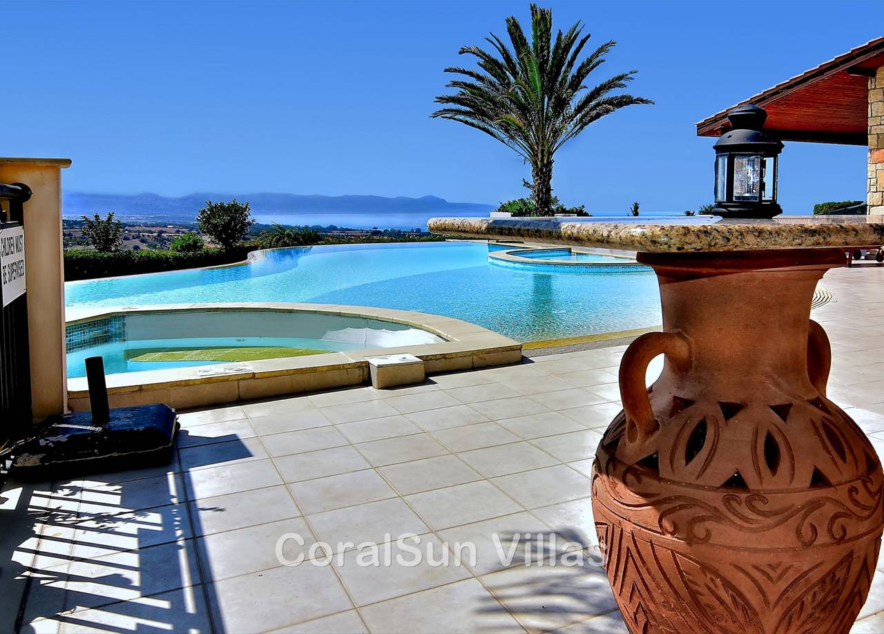 Erstaunliche Luxusvilla, riesiger beheizter Pool-Whirlpool, Fitnessraum, Spielzimmer in Paphos, in Αργάκα, Südzypern