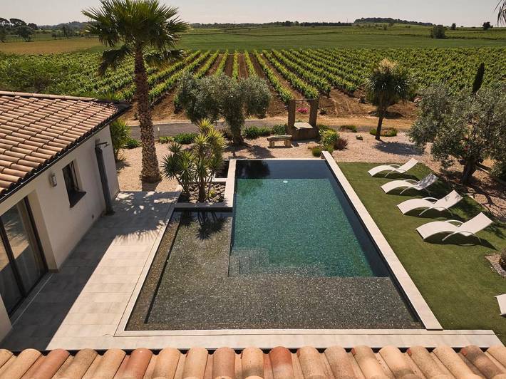 Villa pour 8 personnes, avec terrasse ainsi que vue et piscine