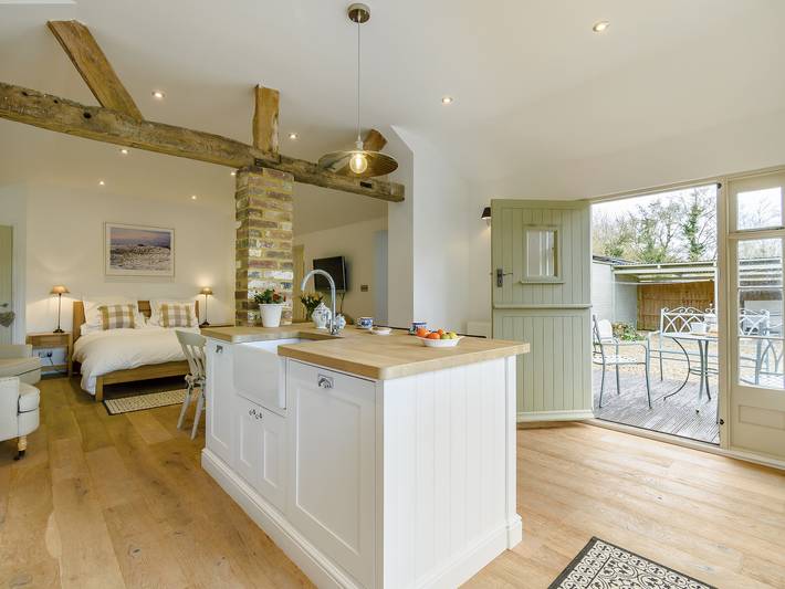 Cottage for 2 people, with garden, with pets in East Sussex