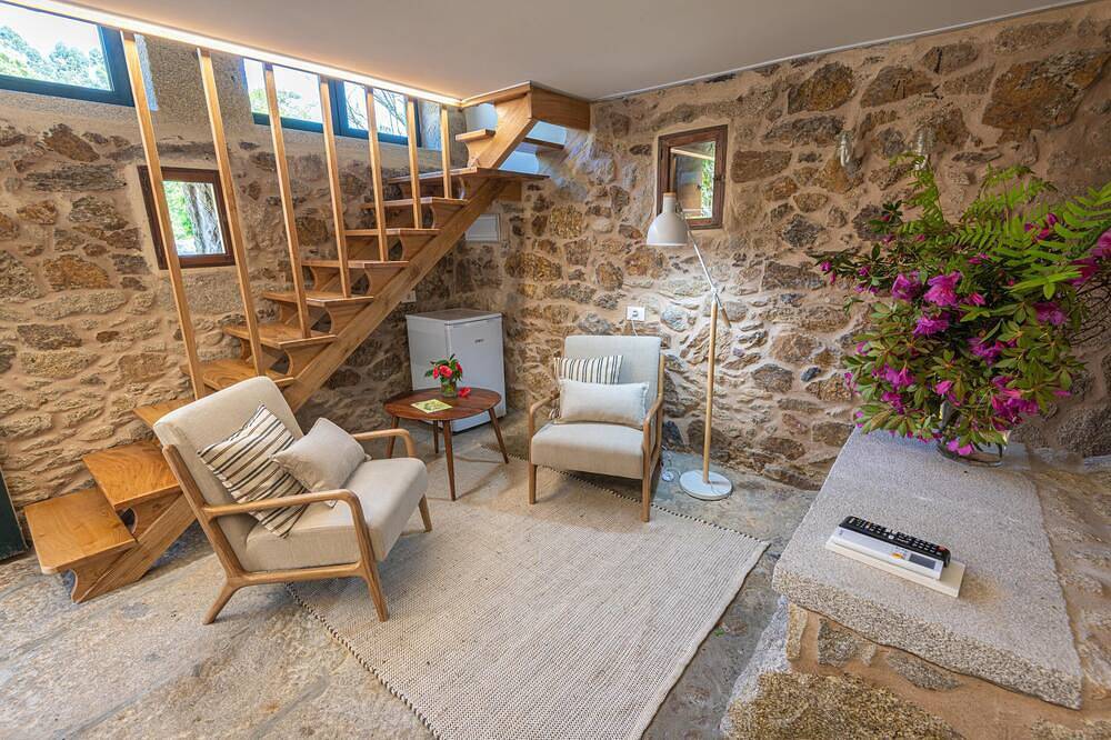 Muiño de Arriba Suite: restored old water mill with jacuzzi in Posmarcos, A Pobra do Caramiñal