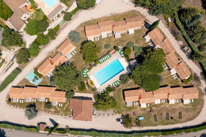 Gîte pour 5 personnes, avec jardin, adapté aux familles à La Roque-sur-Pernes - 2