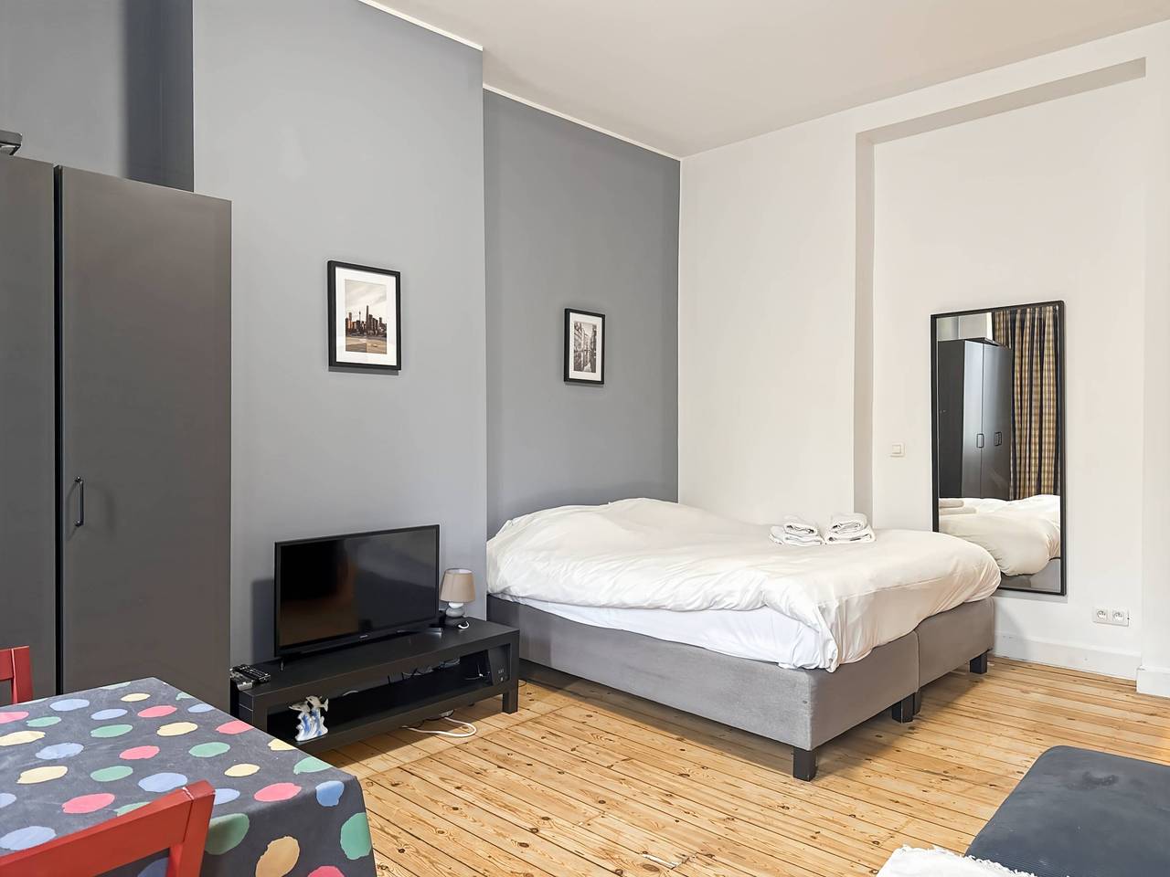 Entire studio, New Self Check In Studio 2 Floor Near Chatelain in Saint-Gilles (Belgium), Brussels region