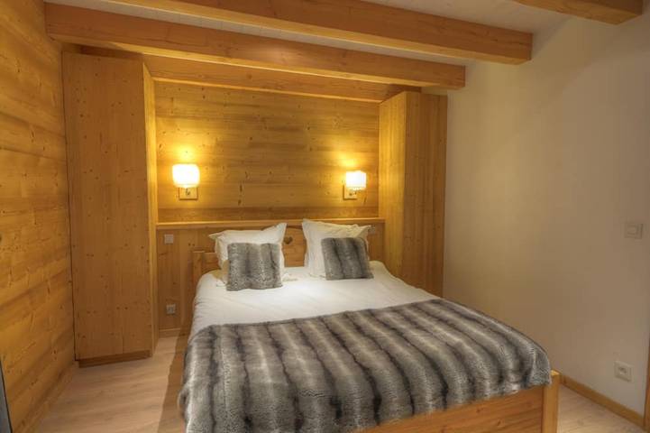 Grand Massif 8 bedrooms/8 bathrooms sauna, pool table, walk to village & gondola in Station de Morillon, Grand Massif