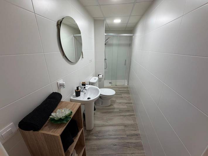 Room 'Namaste' with shared terrace, Wi-Fi and air conditioning in el Poblenou del Delta, Amposta