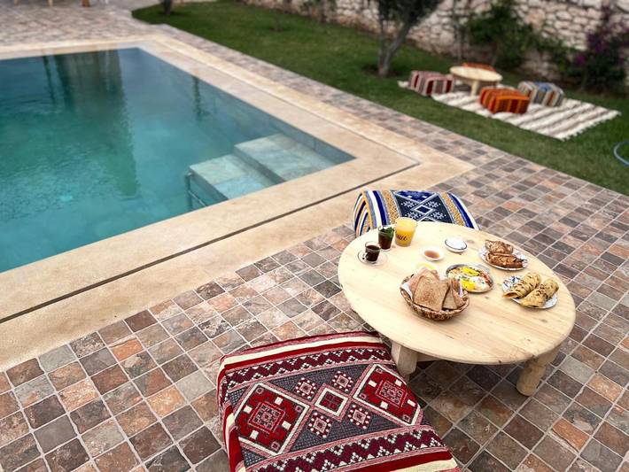 Appart’hôtel pour 2 personnes, avec vue et balcon ainsi que piscine et jardin