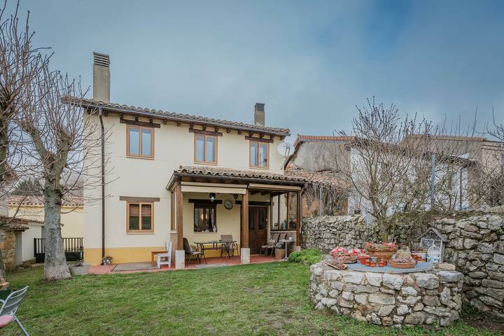 Casa rural para 10 personas, con Jardín en Provincia de Burgos