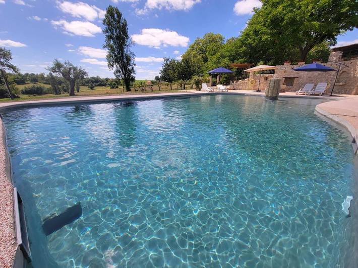 Location de vacances pour 5 personnes, avec Jacuzzi et Terrasse ainsi que Jardin et Piscine dans Lauraët