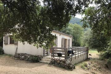 Gîte pour 4 personnes, avec terrasse, animaux acceptés à Calcatoggio