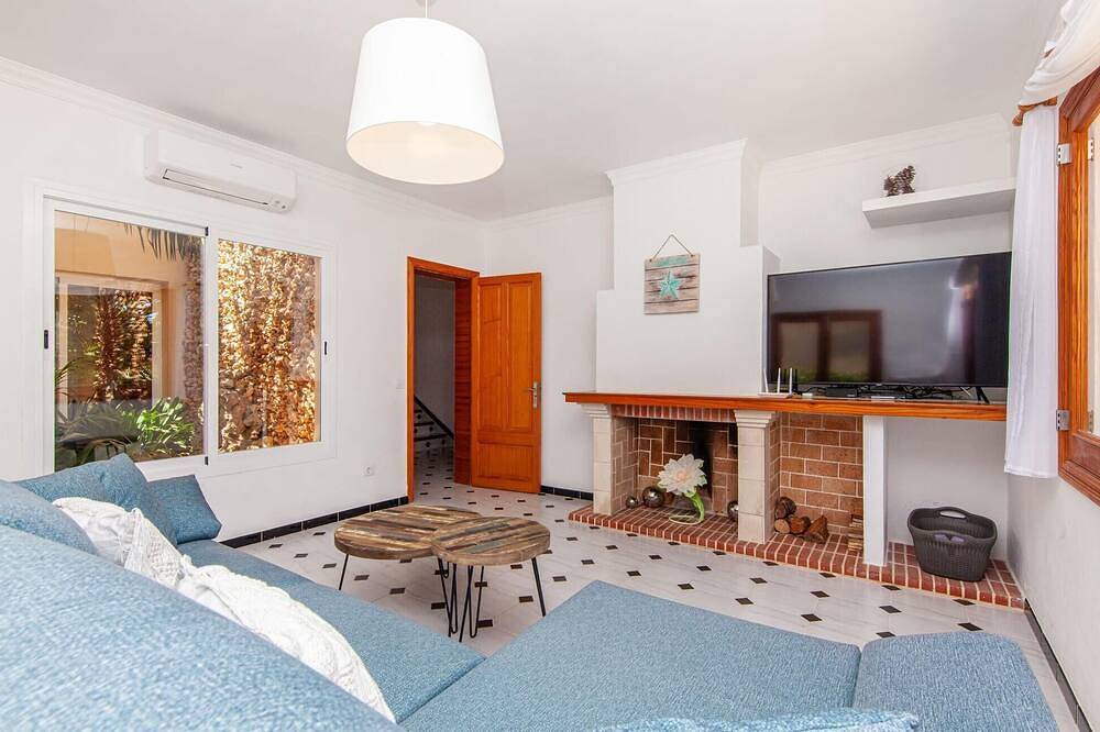 Traumhaftes Haus in Sa Coma mit privatem Swimmingpool, der sowohl drinnen als. in Sa Coma, Sant Llorenç des Cardassar