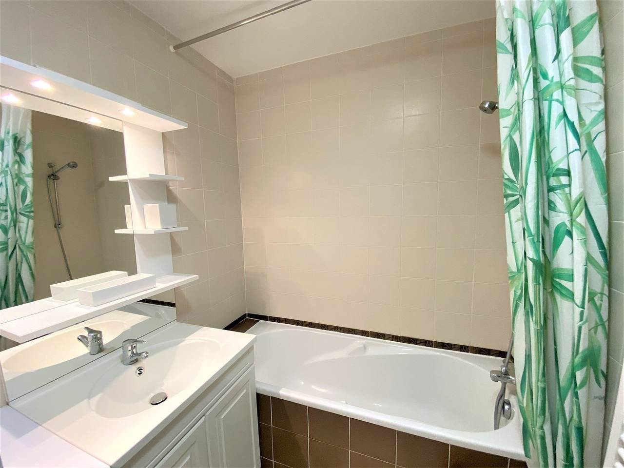 Appartement entier, Très bel appartement en rez-de-chaussée état neuf à 50m plage Coz-Pors à Trégastel in Coz-Pors, Trégastel