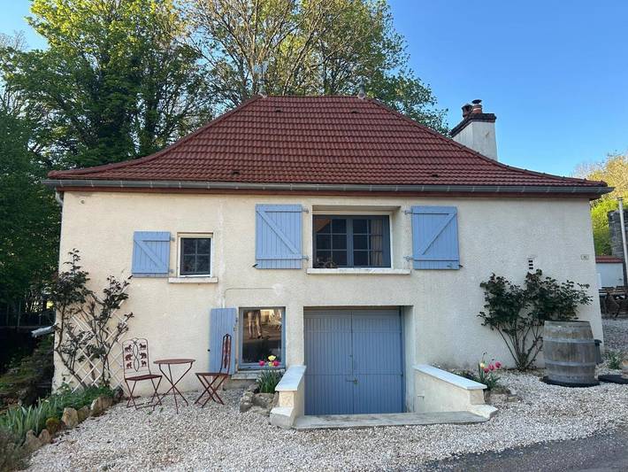 Location de vacances pour 4 personnes, avec Terrasse ainsi que Jardin et Vue à Lusigny-sur-Ouche