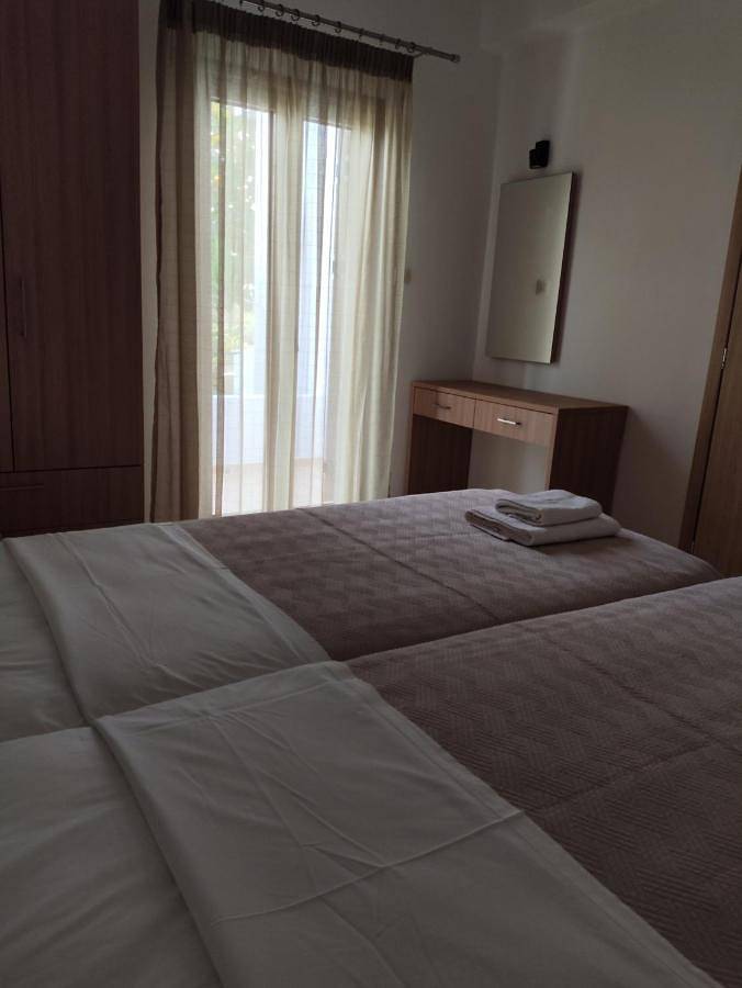 Gîte pour 3 personnes, avec balcon et jardin dans Palaiochora - 4