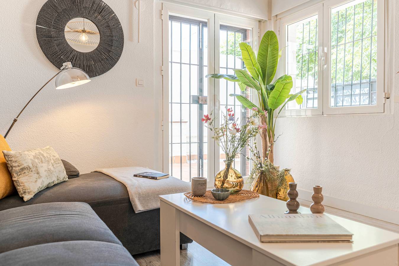 Casa Toledano en Granada Cervantes con terraza privada, Wi-Fi y aire acondicionado in Genil, Granada