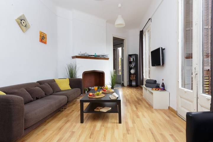 Ferienwohnung für 19 Personen, mit Balkon in Barcelona