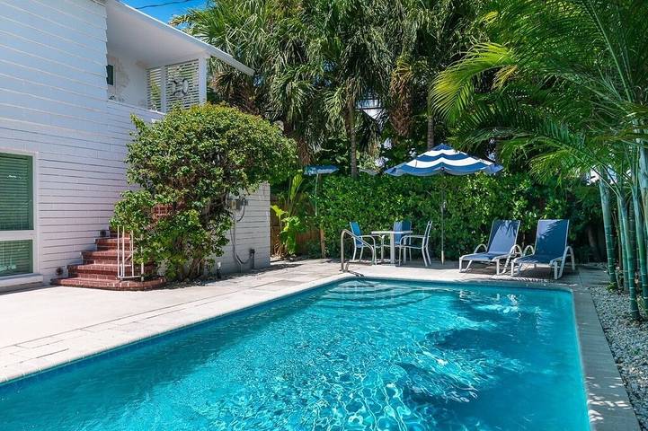 Vacation rental for 4 people, with yard in Lauderdale-by-the-Sea