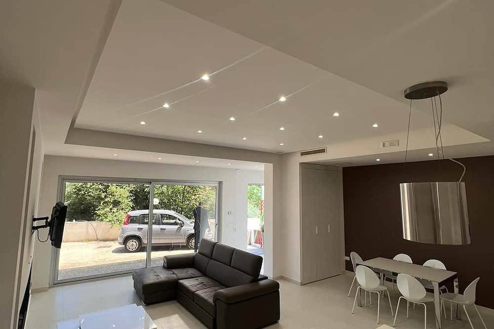Ganze Wohnung, Elegant and very modern small apartment for couples including in-room pool! in Rossano Stazione, Rossano