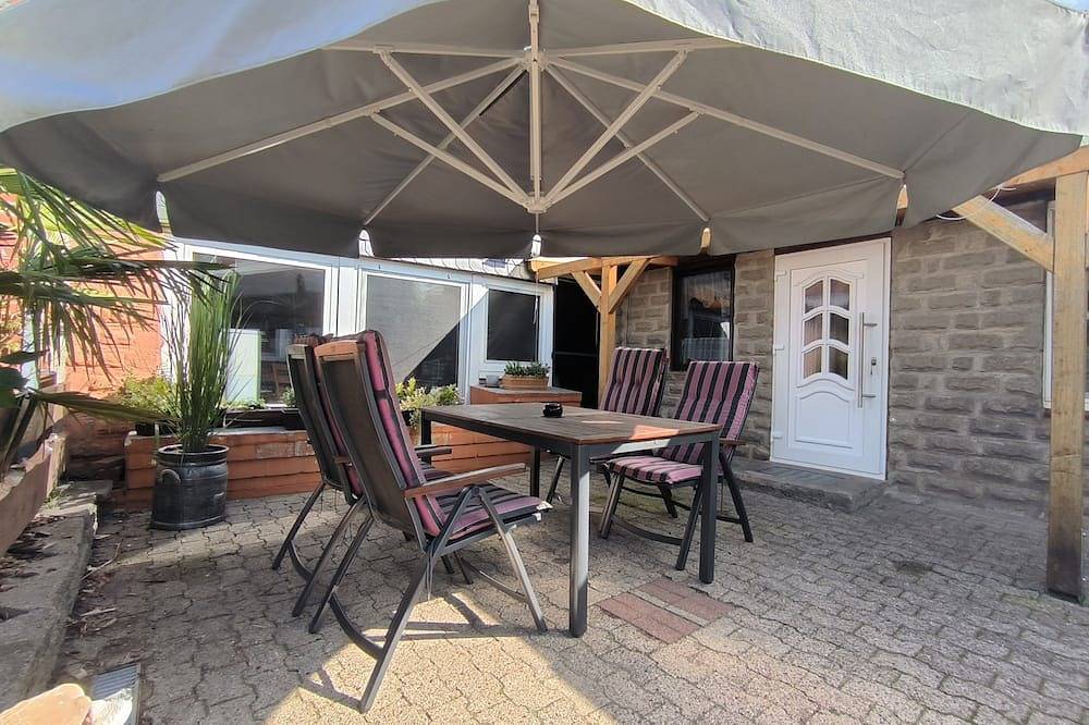 Ganze Wohnung, Mohnkopf: Fewo mit Terrasse - Fewo Mohnkopf in Jerrishoe, Grünes Binnenland