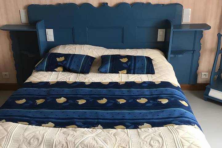 Location de vacances pour 3 personnes, avec jardin à Plomodiern