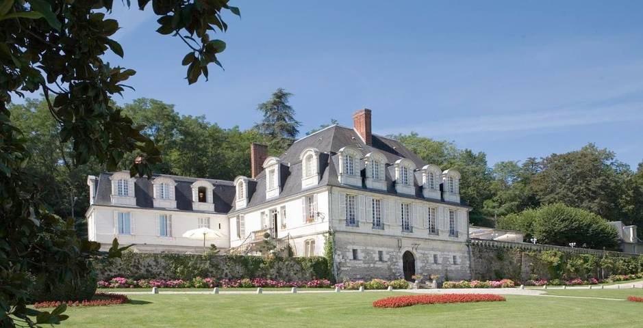 Hôtel pour 2 personnes, avec Terrasse et Jacuzzi ainsi que Jardin et Sauna à Joué-lès-Tours
