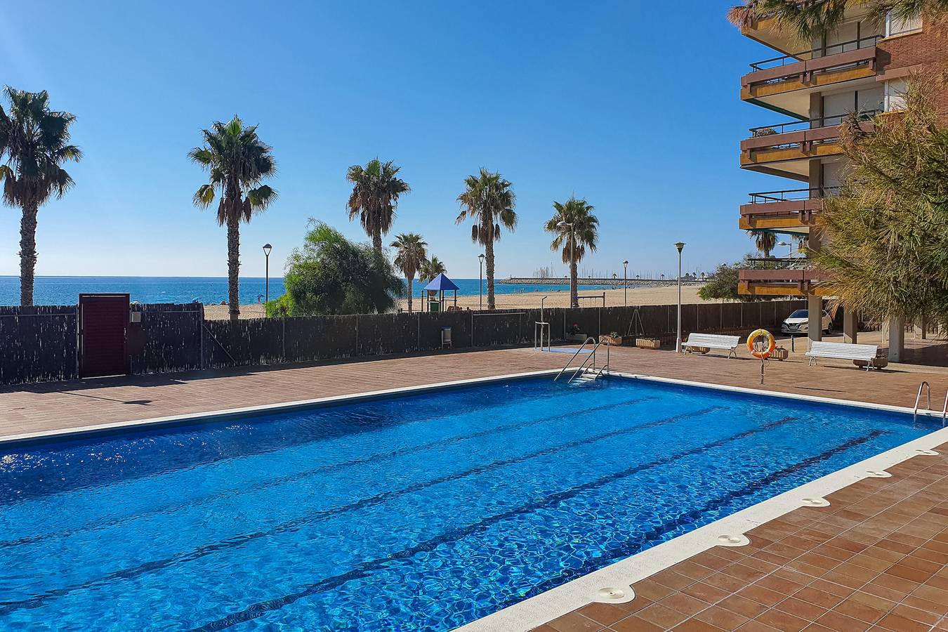 Ganze Wohnung, Ferienwohnung für 8 Personen mit Pool in Platja de Baix a Mar (Torredembarra), Torredembarra