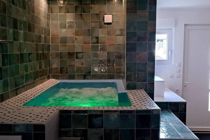 Gîte pour 4 personnes, avec jardin ainsi que terrasse et jacuzzi dans Lesches - 4