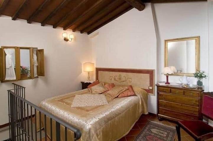 Lovely two-story apartment in the historic center in Prato, Province de Prato